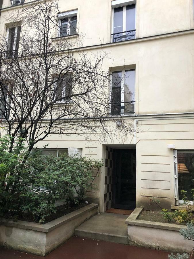 23 Rue De La Chapelle Apartment Paris Exterior photo